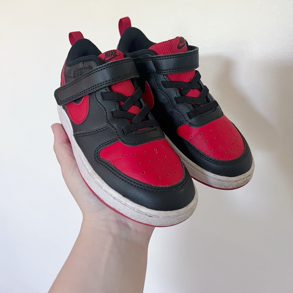 Nike Court Borough low - black&red